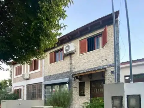 CASA EN POETA LUGONES 3 DORM 