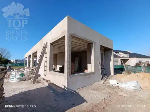 Casa 5 ambientes con 2 baños