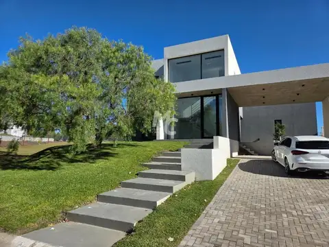 Casa en Alquiler de 4 dormitorios