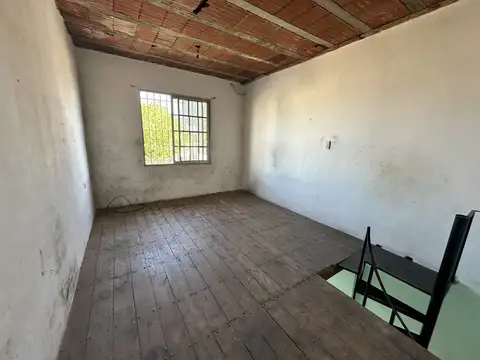 Casa en venta a reciclar a m. de Av. Salvatori en Jose C Paz - Escritura inmediata