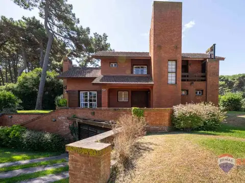 Casa en Venta 5 ambientes y dependencia en Pinamar