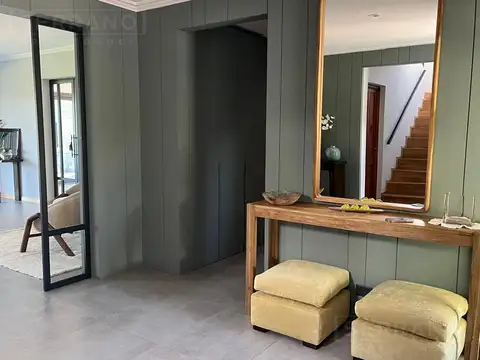 Casa 5 ambientes con 4 baños