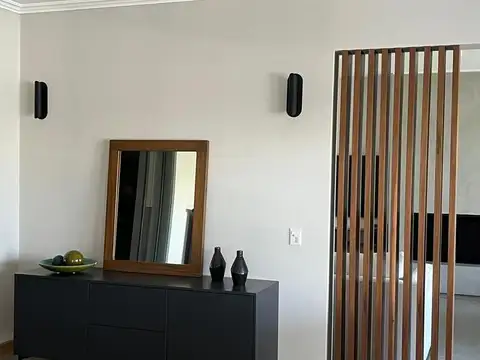 Casa en Alquiler con 2 cocheras