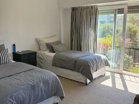 Casa en Alquiler Temporal con 3 cocheras