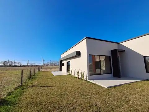 Casa 4 ambientes con 3 baños