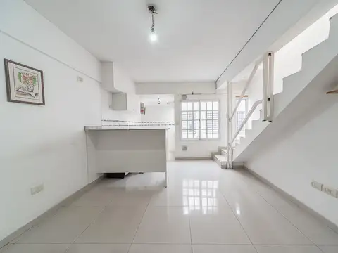 Venta Departamento 3 ambientes con balcón - dúplex en Parque Patricios