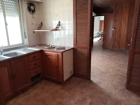 Casa en Alquiler con 3 cocheras