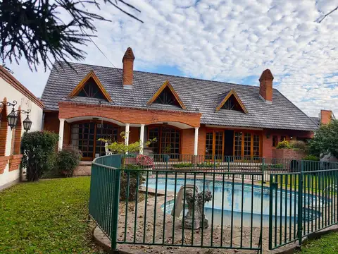 Venta casa Premium, Ramos Mejia  Norte, con jardin y piscina "APTA CREDITO"