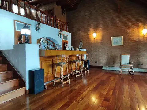 Casa en Venta con 3 cocheras