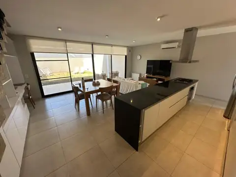 Casa en Alquiler de 3 dormitorios