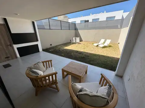 Duplex de Categoría Amoblado en Alquiler Greenville 2