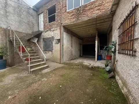 VENTA CASA MULTIFAMILIAR CON LOCAL ISIDRO CASANOVA