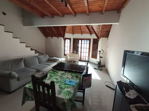 Depto Tipo Casa en Alquiler de 3 ambientes