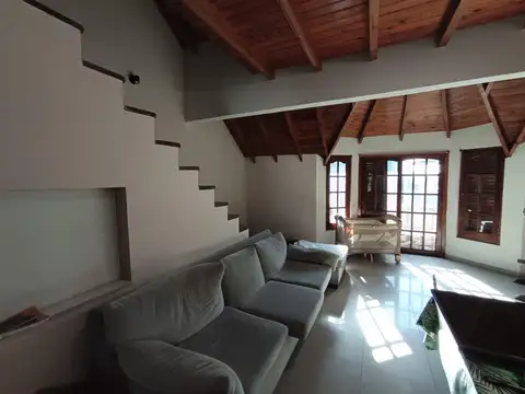 Depto Tipo Casa en Alquiler de 3 dormitorios