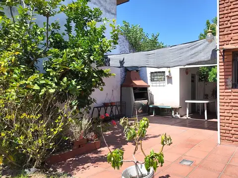 VENTA CASA 3 AMB PATIO JARDÍN COCHERA TEMPERLEY