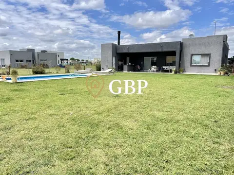 Casa 4 ambientes con 3 baños