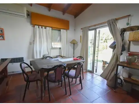 Casa 4 ambientes con 2 baños