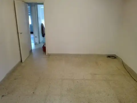 EN VENTA EN CIUDAD JARDIN AL FRENTE; CHALET SOBRE LOTE DE 10 X20; TRES AMBIENTES - FICHA 8579