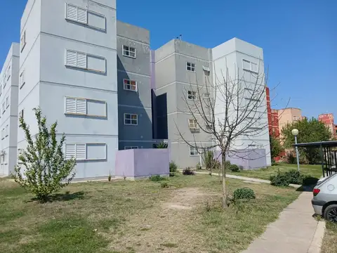 VENDO Hermoso Depart. 2 dor.  patio y con Cochera 