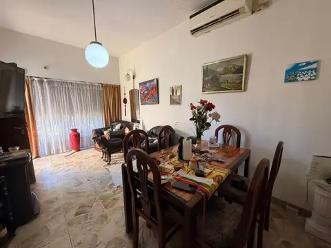 Casa en Venta con 4 cocheras