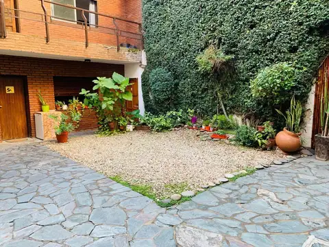 VENTA CASA C/COCHERA  en CABALLITO