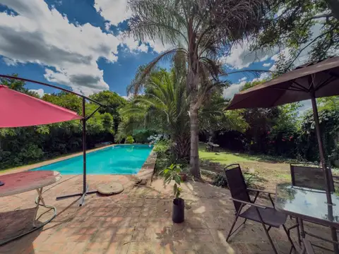 Casas en venta con parque y pileta City Bell