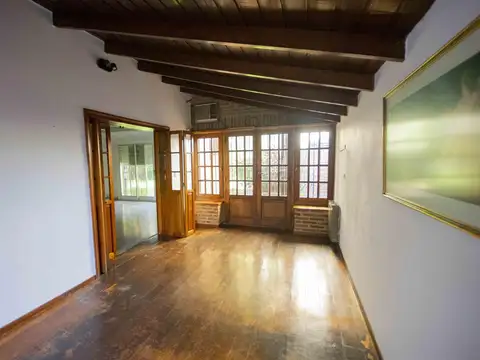Casa en Alquiler con 2 cocheras