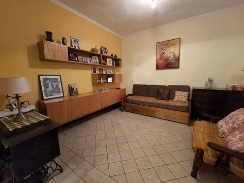 Depto Tipo Casa en Venta en Monte Castro, USD 135.000