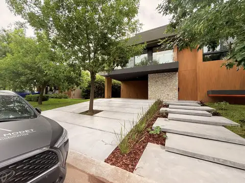 CASA EN VENTA A ESTRENAR EN EL YACHT - NORDELTA