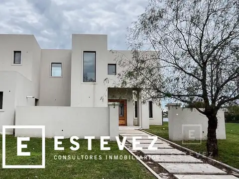 Importante Casa en Venta a la laguna con Pileta y 3 dormitorios. Barrio Cerrado San Matias, Escobar