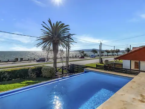 Casa en venta frente al mar en Piriapolis