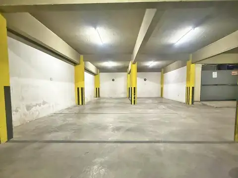 COCHERA  EN VENTA, CON PORTÒN AUTOMATIZADO EN ARROYITO!