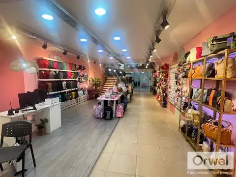 Excelente Local con Oficinas y Deposito sobre Av Corrientes 