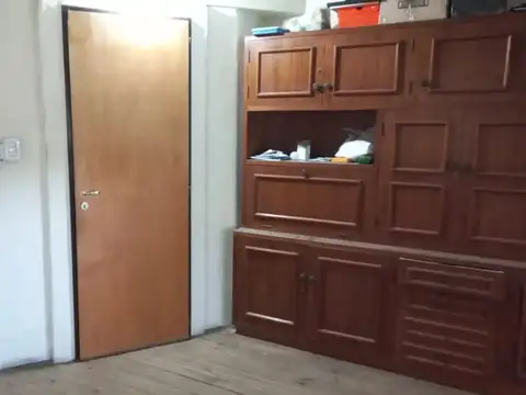 Casa 6 ambientes con 2 baños