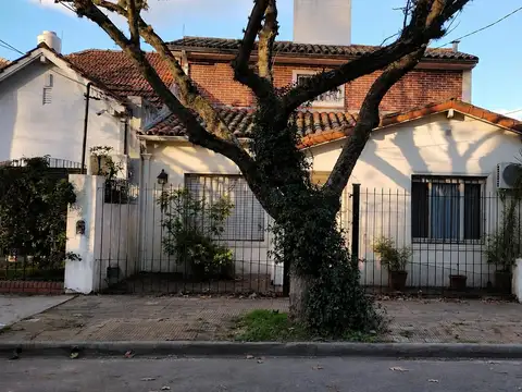 Muy Lindo Chalet en Excelente Zona de Martínez