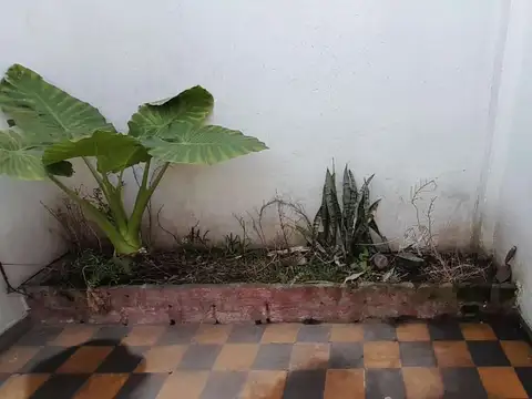 Depto Tipo Casa en Alquiler en Villa Luzuriaga, $ 400.000