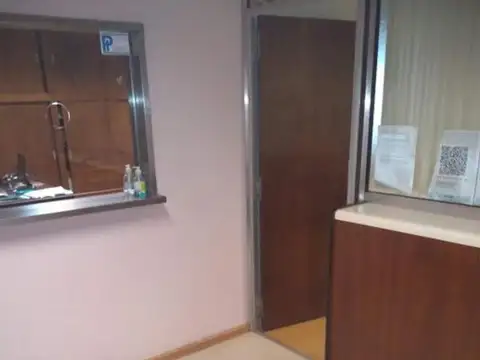 OFICINA DE 65M2, 3 DESPACHOS Y SALÓN, A MTS PLAZA DE MAYO