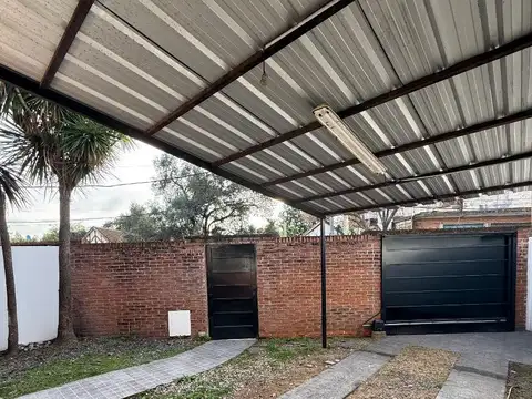 Casa en Alquiler con 1 cochera