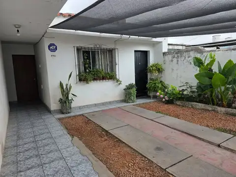 Zona Oeste. B° Arenales. Av. Solís de Pizarro 100