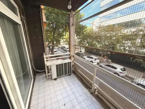 Mono ambiente al frente con balcón. Departamento de un ambiente en Belgrano 
