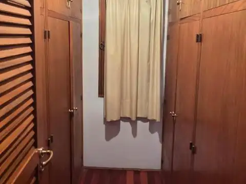 Casa en Alquiler con 2 cocheras