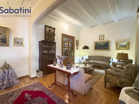 Casa en Venta con 2 cocheras