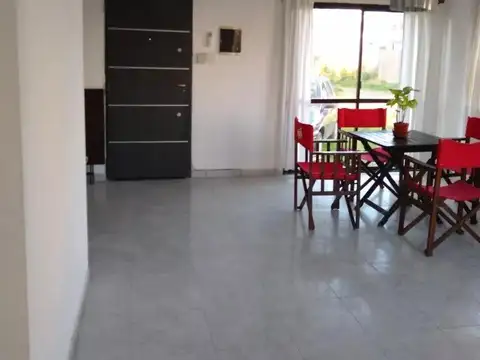 Casa en venta - 2 Dormitorios 1 Baño - Cochera - 272Mts2 - Villa Garibaldi, La Plata