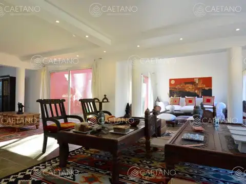 Casa 6 ambientes con 5 baños