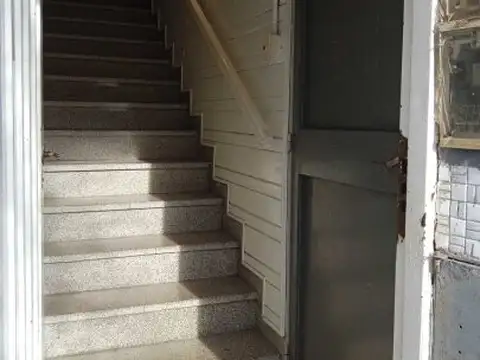 VENTA DEPOSITO CON 5 DEPTOS EN BLOCK AVELLANEDA
