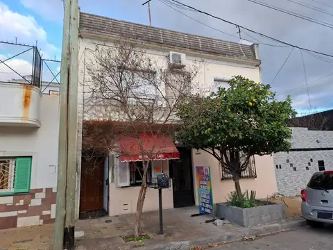 PH 4 AMB., INT., EN 3 NIVELES, C/PATIO Y TERRAZA * SIN EXP *