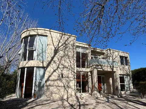 Casa en Venta en City Bell [Cod: ]