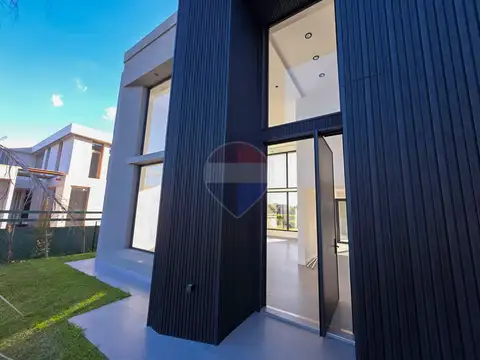 Casa 7 ambientes con 3 baños