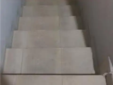 EXCELENTE DEPTO AL FRENTE DE 2 AMB. EN SAN JUSTO