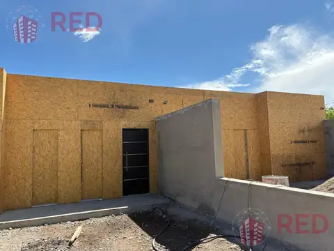 VENTA DE CASA EN POZO EN CIPOLLETTI, BARRIO ALTOS DE LA FALDA